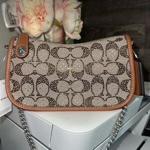 Coach Crystal signature swinger 20